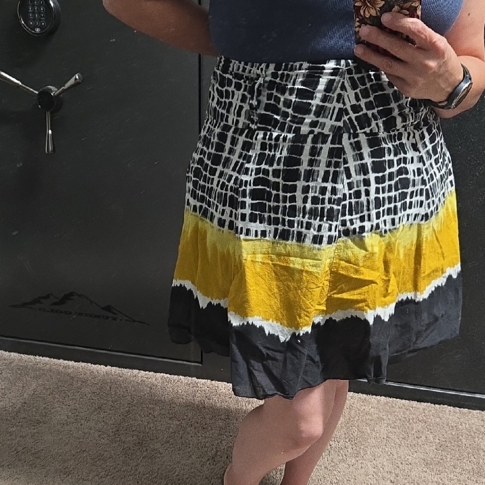 Black and White Knee-Length Skater Skirt
